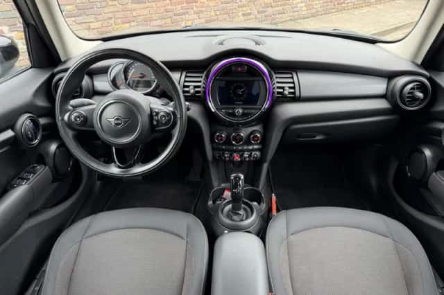 MINI Cooper (2019) thumbnail 2