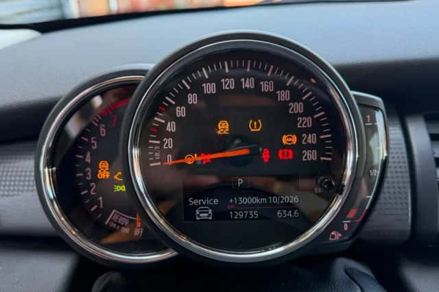 MINI Cooper (2019) thumbnail 3