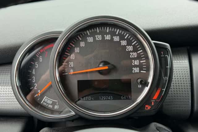 MINI Cooper (2019) thumbnail 3