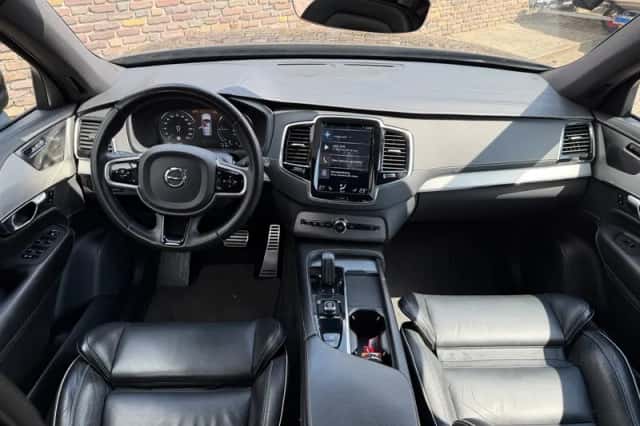 Volvo XC90 (2021) thumbnail 2