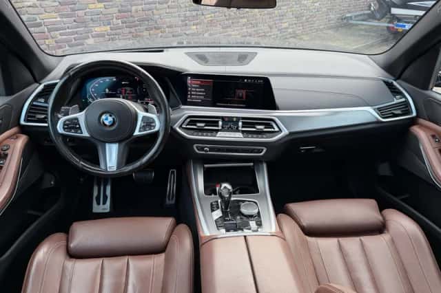 BMW X5 (2021) thumbnail 2