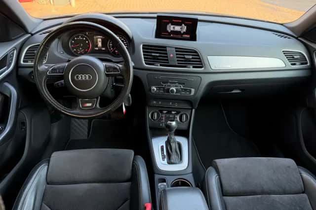 Audi Q3 (2017) thumbnail 2