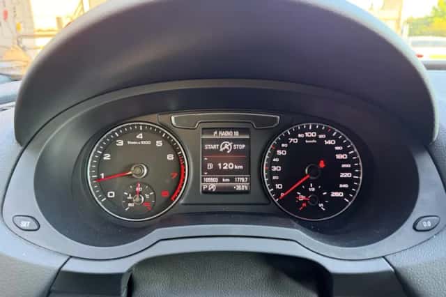 Audi Q3 (2017) thumbnail 3