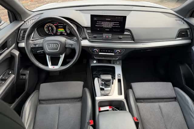 Audi Q5 (2022) thumbnail 2
