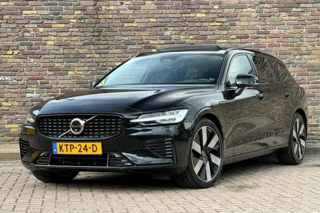 Volvo V60 (2024) thumbnail 1