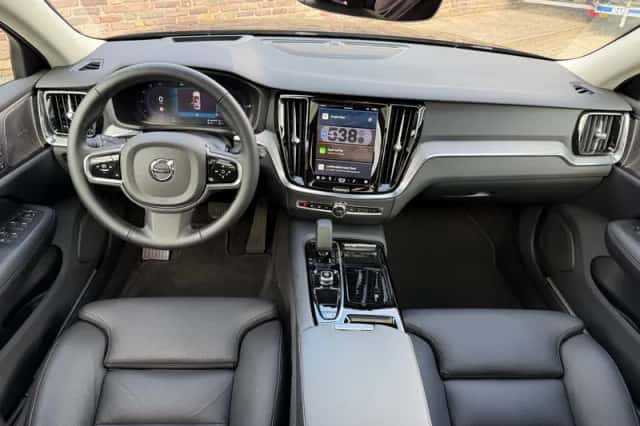 Volvo V60 (2024) thumbnail 2