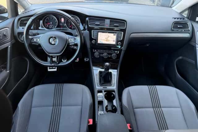 Volkswagen Golf (2017) thumbnail 2