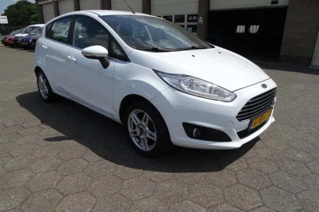 Ford Fiesta (2014) thumbnail 2