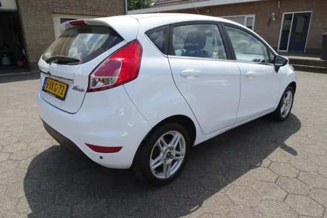 Ford Fiesta (2014) thumbnail 3