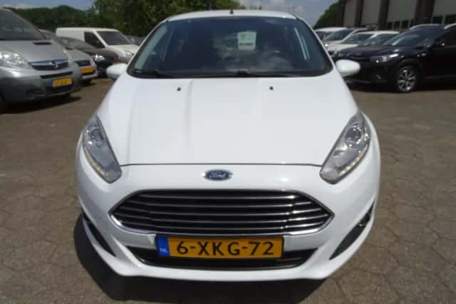 Ford Fiesta (2014) thumbnail 5