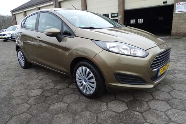Ford Fiesta (2014) thumbnail 2