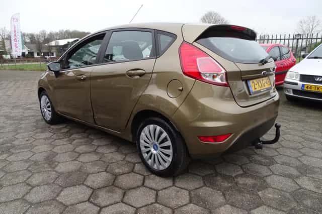 Ford Fiesta (2014) thumbnail 4