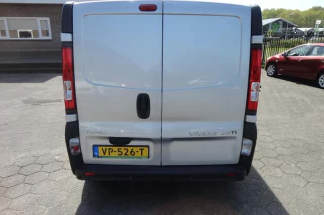 Opel Vivaro (2010) thumbnail 6