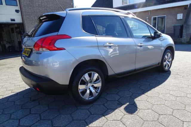 Peugeot 2008 (2016) thumbnail 3
