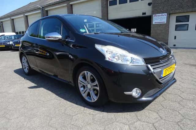 Peugeot 208 (2012) thumbnail 2