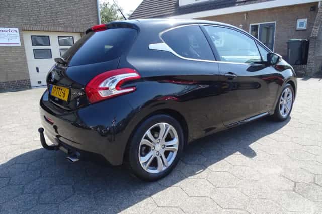 Peugeot 208 (2012) thumbnail 3