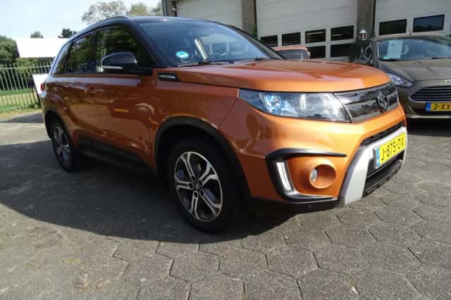 Suzuki Vitara (2016) thumbnail 2