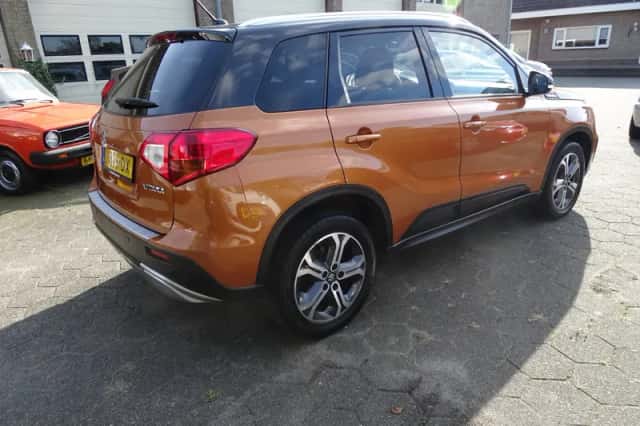 Suzuki Vitara (2016) thumbnail 3