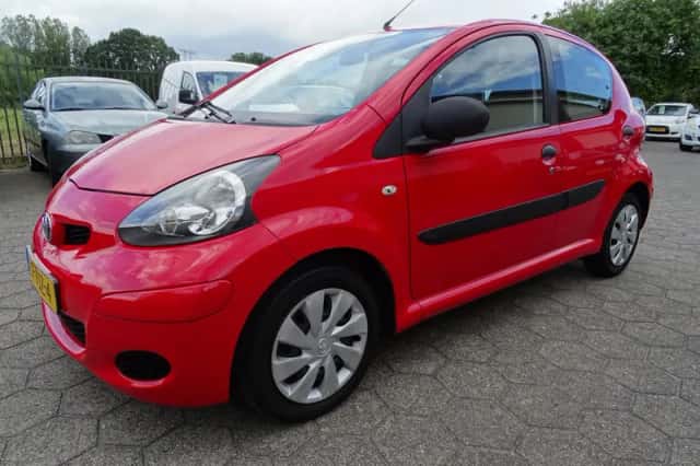Toyota Aygo (2010) thumbnail 1