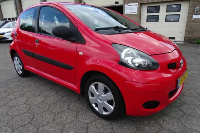 Toyota Aygo (2010) thumbnail 2
