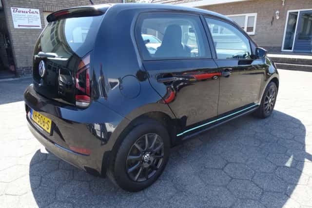 Volkswagen Up! (2019) thumbnail 3