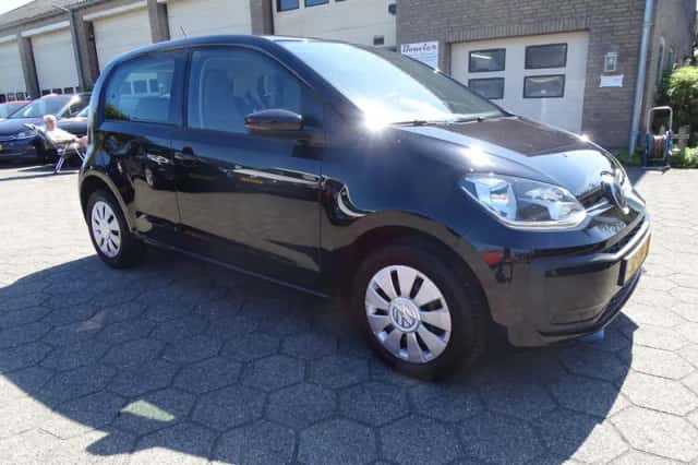 Volkswagen Up! (2018) thumbnail 2