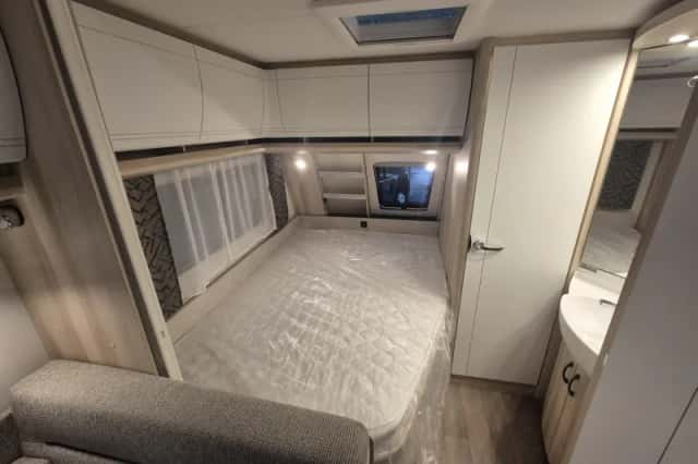 Hobby De Luxe (2025) thumbnail 6