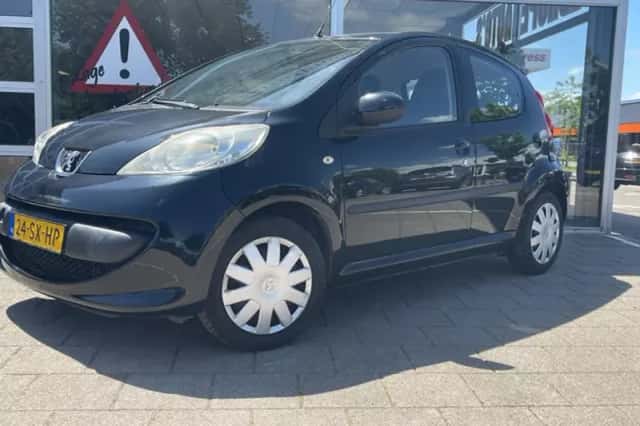 Peugeot 107 (2006) thumbnail 2
