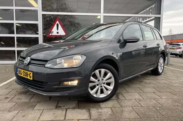 Volkswagen Golf (2016) thumbnail 2