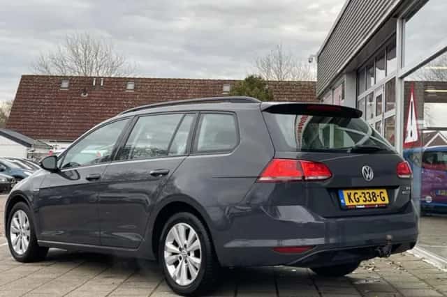 Volkswagen Golf (2016) thumbnail 4