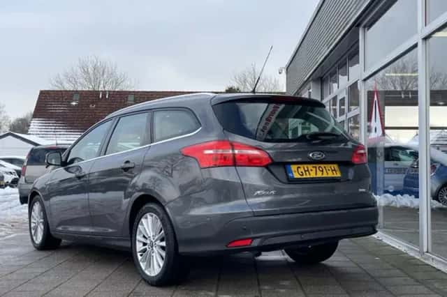 Ford Focus (2015) thumbnail 3