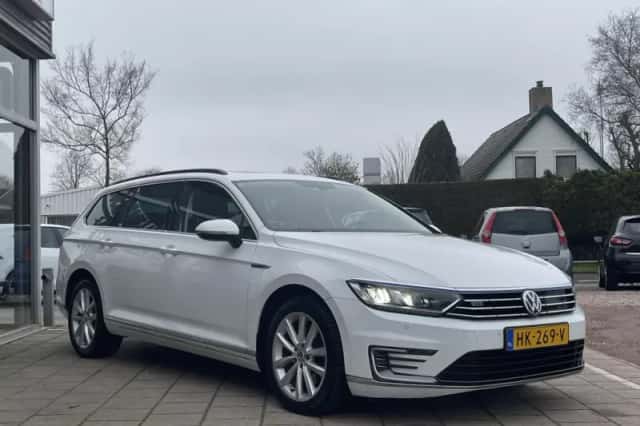 Volkswagen Passat (2015) thumbnail 4