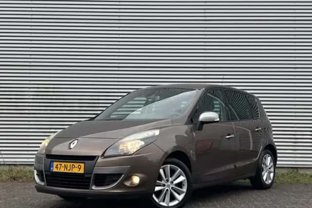 Renault Scénic (2010) thumbnail 1