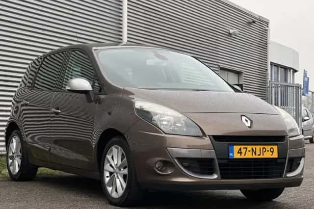 Renault Scénic (2010) thumbnail 2