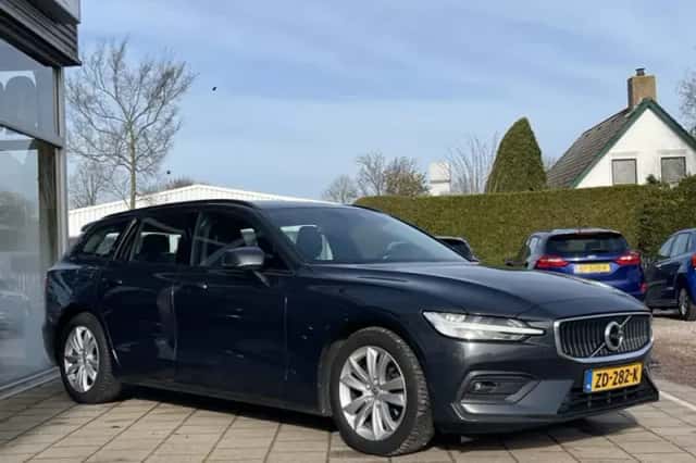 Volvo V60 (2018) thumbnail 4