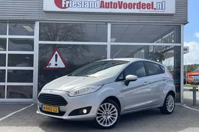 Ford Fiesta (2013) thumbnail 1