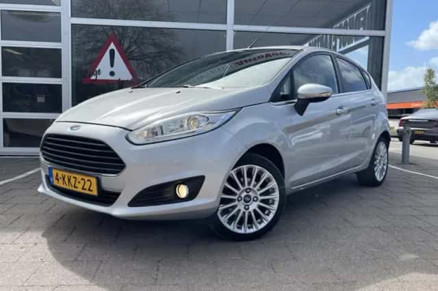 Ford Fiesta (2013) thumbnail 2