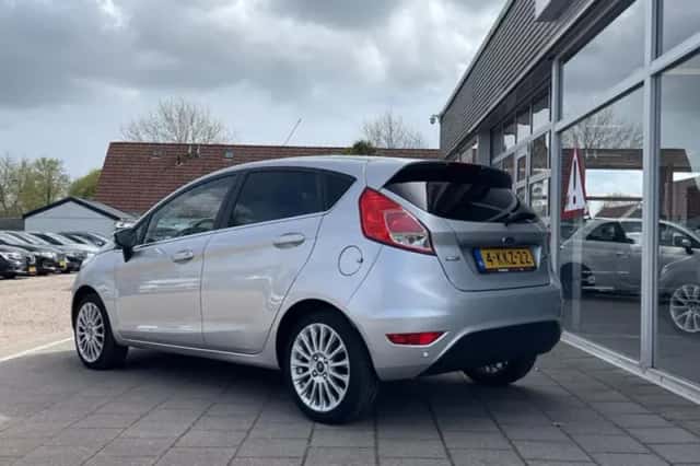 Ford Fiesta (2013) thumbnail 3