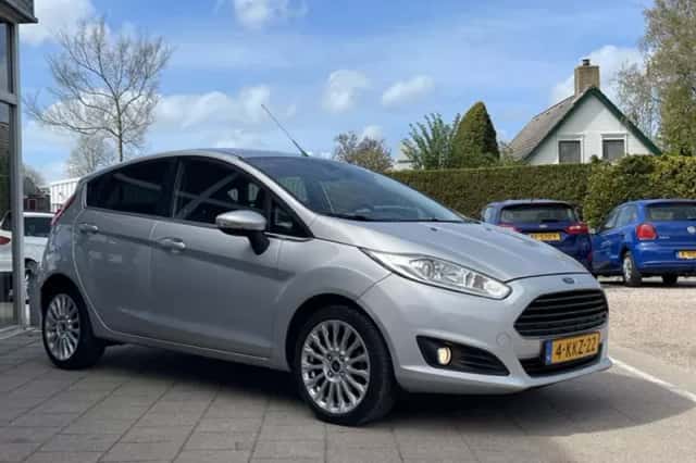 Ford Fiesta (2013) thumbnail 4