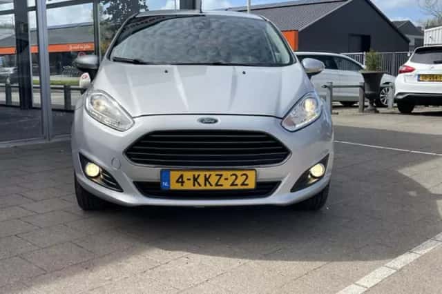 Ford Fiesta (2013) thumbnail 5