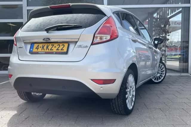 Ford Fiesta (2013) thumbnail 6