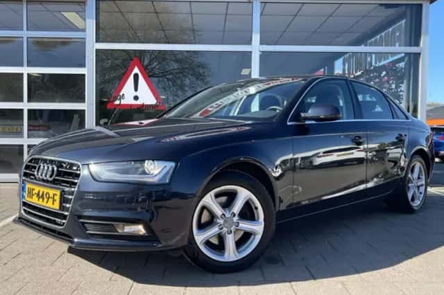 Audi A4 (2015) thumbnail 2