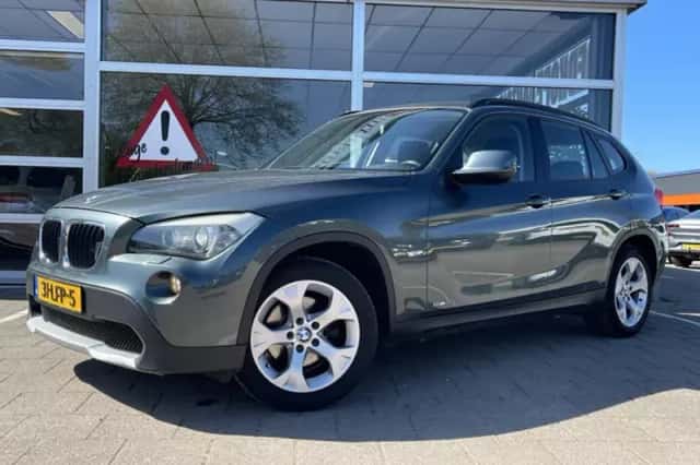 BMW X1 (2010) thumbnail 2