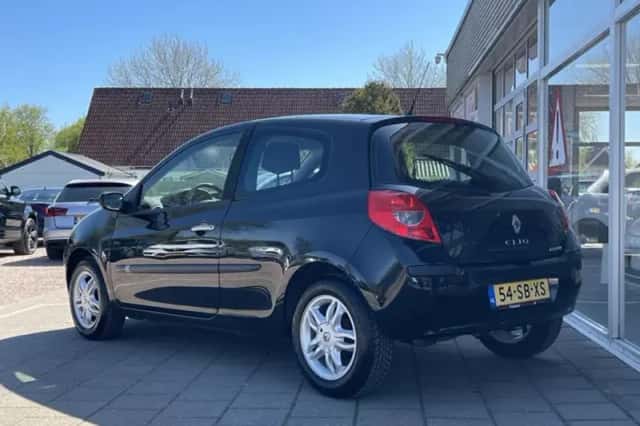 Renault Clio (2005) thumbnail 3