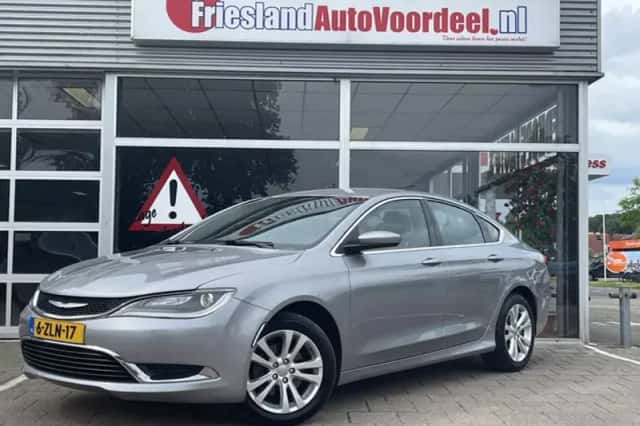 Chrysler 200 (2014) thumbnail 1