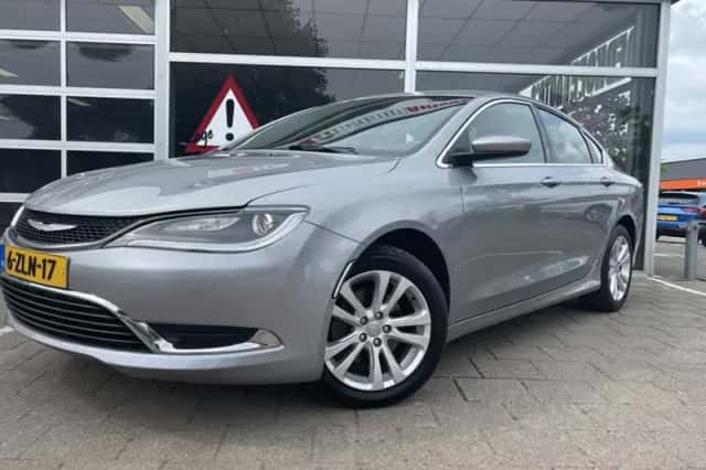 Chrysler 200 (2014) thumbnail 2