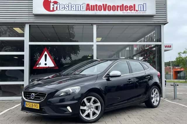 Volvo V40 (2013) thumbnail 1