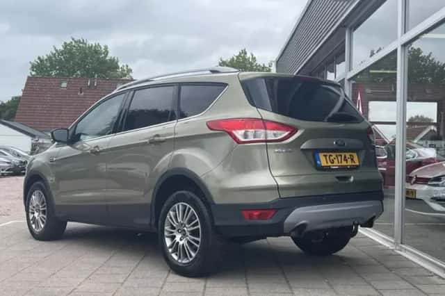 Ford Kuga (2014) thumbnail 3