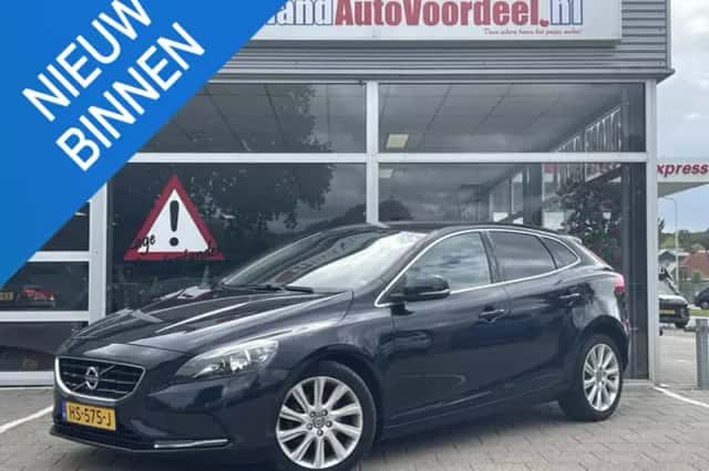 Volvo V40 (2015) thumbnail 1