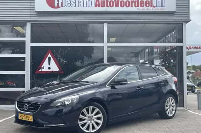 Volvo V40 (2015) thumbnail 1